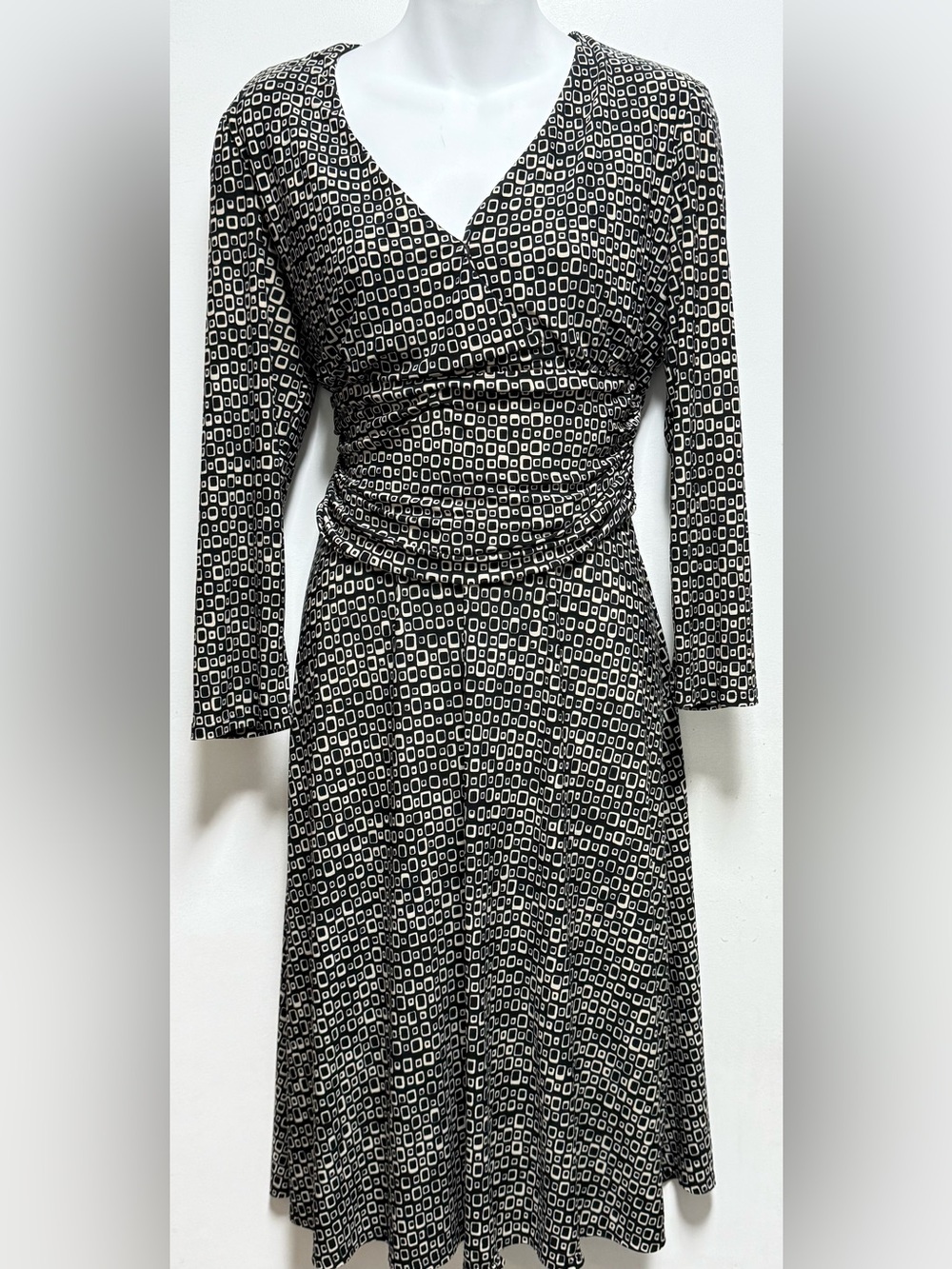 Evan Picone Black & tan Geometric Ruched Wrap-Style Long Sleeve Dress